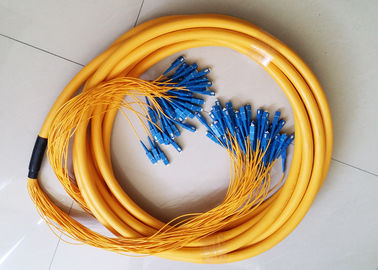 Wewnętrzny kabel krosowy światłowodowy